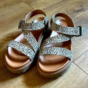 Universal Thread Wide Width Leopard Print Platform Sandal